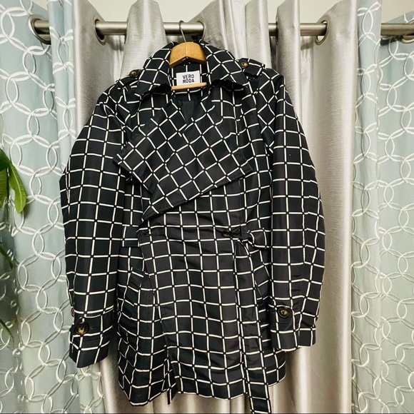 Trench rain jacket. - Picture 3 of 6